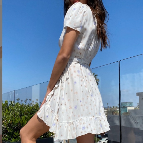 SUNDAY BEST Aritzia • New Ruffle Wrap Dress - Picture 2 of 6